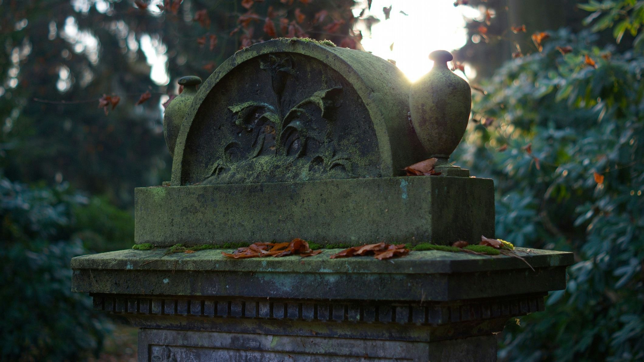 Die unbekannten Täter suchten die Friedhöfe wegen Kupfer heim.