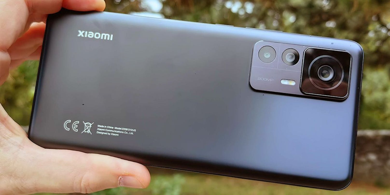 Das Xiaomi 12T Pro im Test – das Smartphone sieht schick aus und bietet Flaggschiff-Features zum vergleichsweise günstigen Preis.