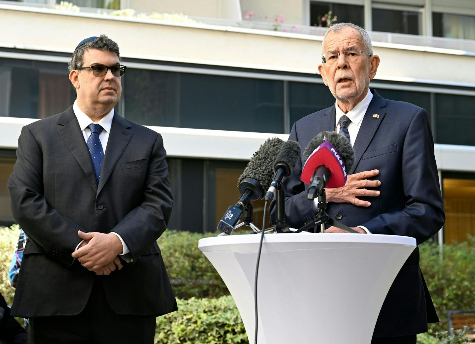 IKG-Chef Oskar Deutsch (links) mit Bundespräsident Alexander Van der Bellen.