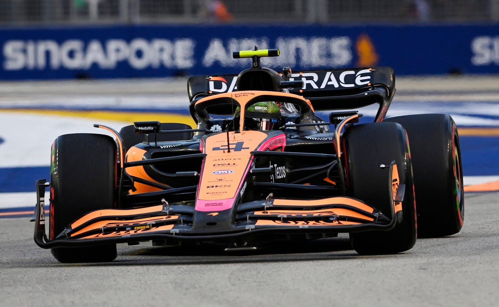 4. Lando Norris (McLaren) - Note: 1. Ganz tolle Vorstellung von Lando, der auch Verstappen rundenlang hinter sich halten konnte, und mit Rang 4 vor dem Stallgefährten wichtige Punkte fürs Team holen konnte