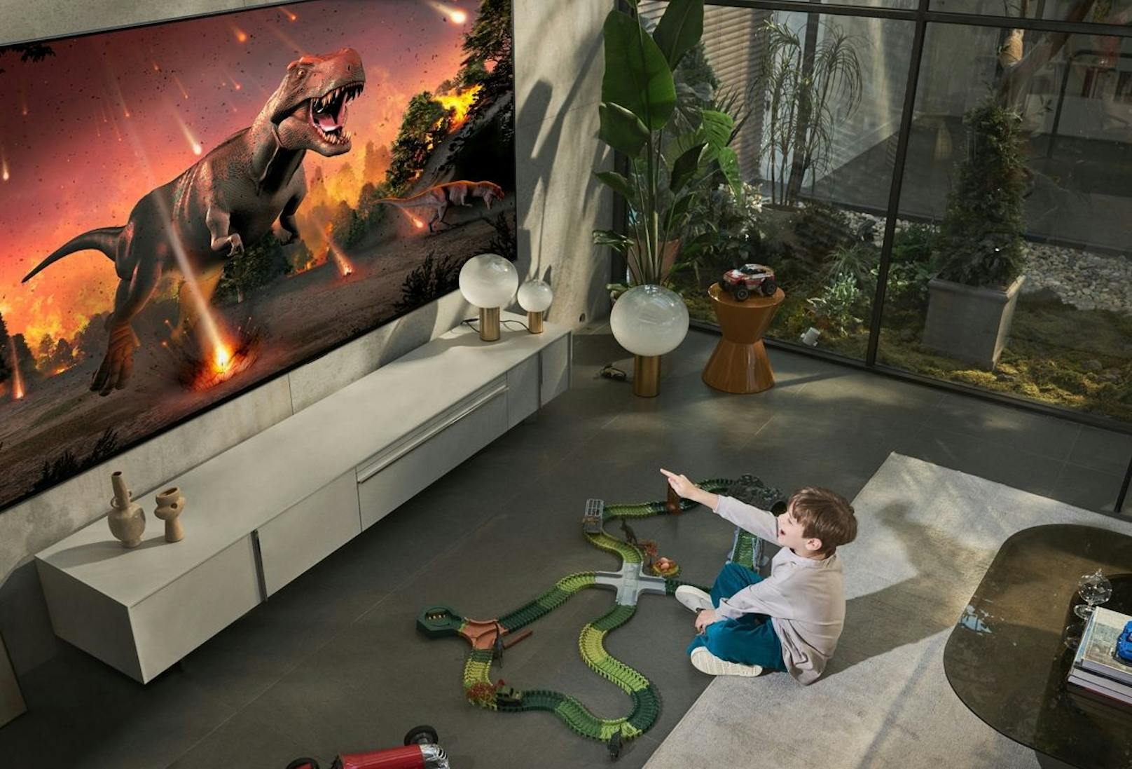 Größter OLED-TV der Welt: LG 97-Zoll G2 OLED evo Gallery Edition.