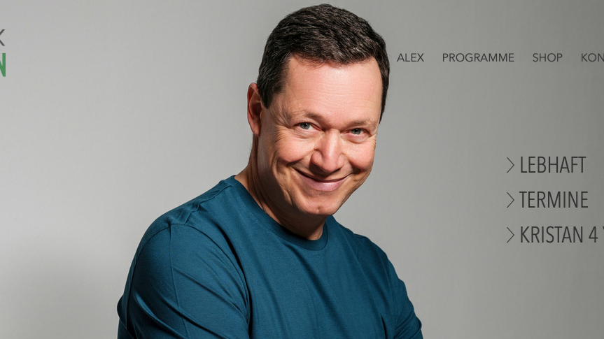 Alex Kristan feiert die Premiere von seinem neuen Programm "50 Shades of Schmäh".