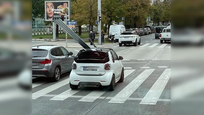 Dieser Smart wurde zum Transporter umfunktioniert.