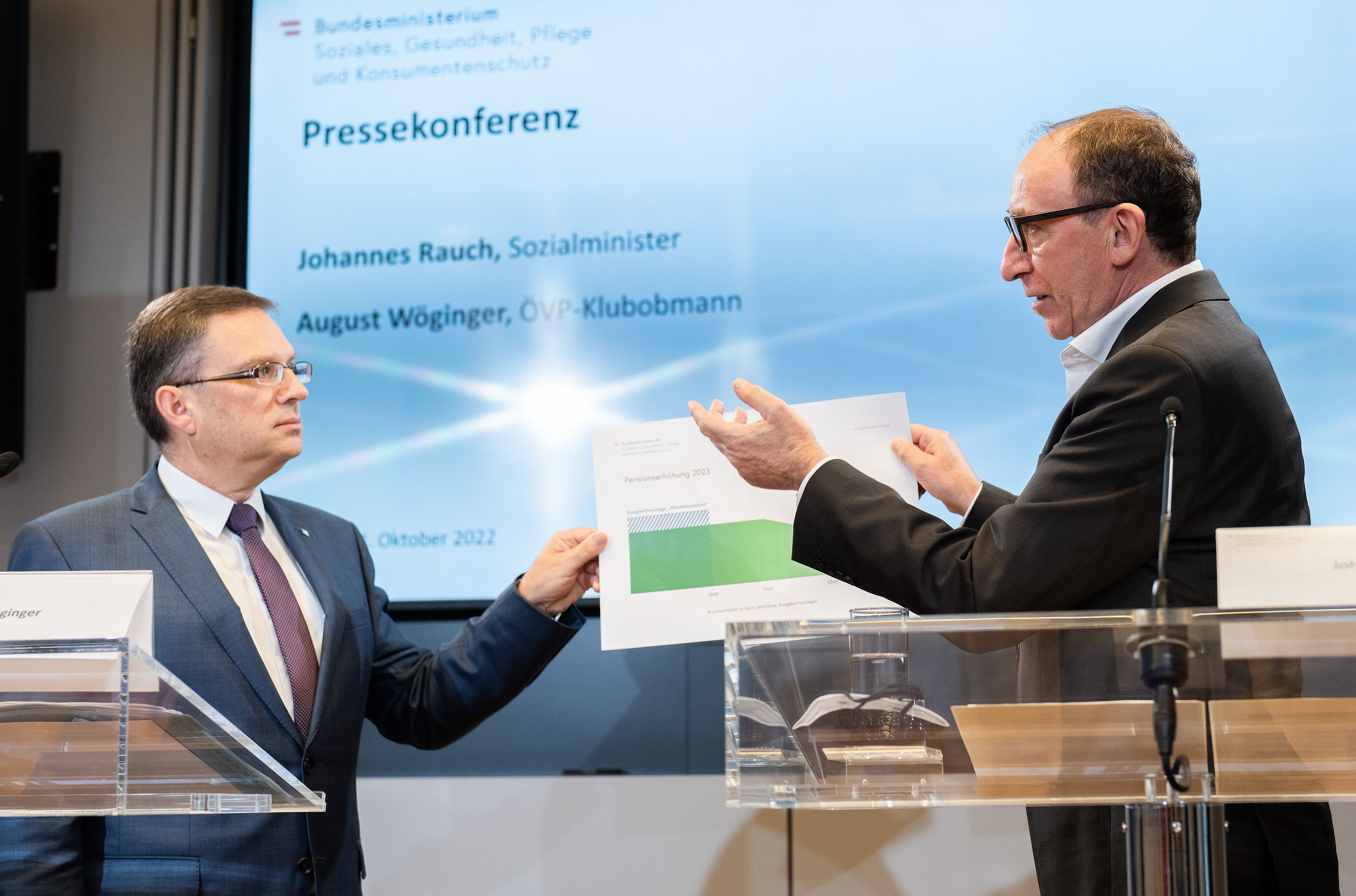 Rauch (rechts) und Wöginger bei der Präsentation.
