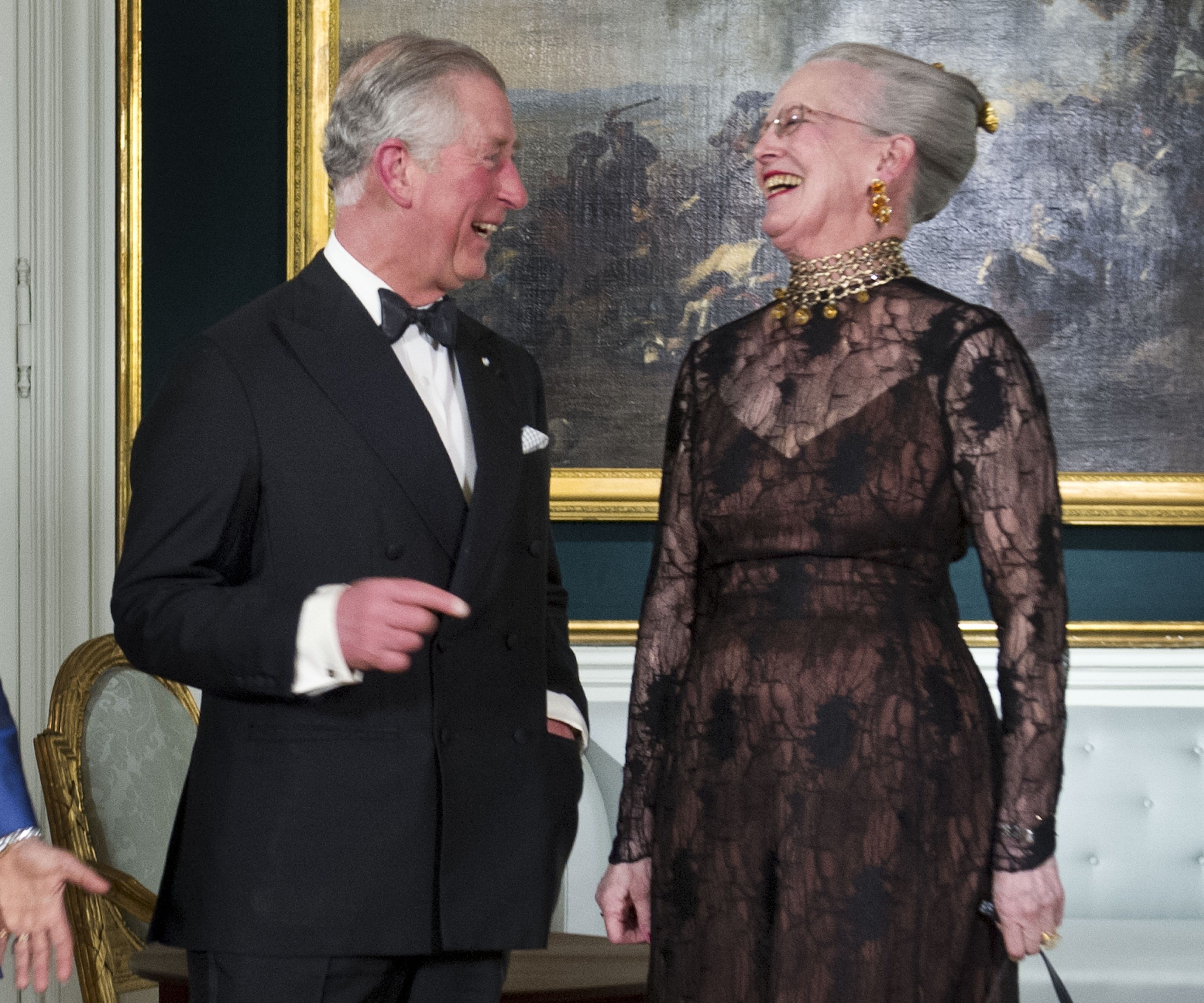 König Charles und Königin Margrethe treffen geheime royale Absprache.