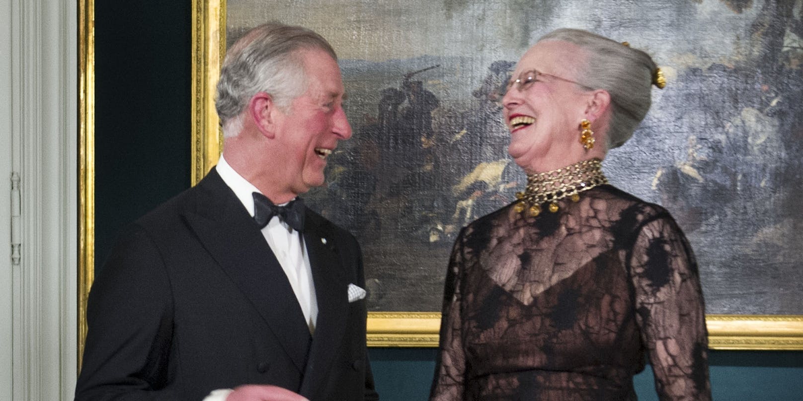 König Charles und Königin Margrethe treffen geheime royale Absprache.