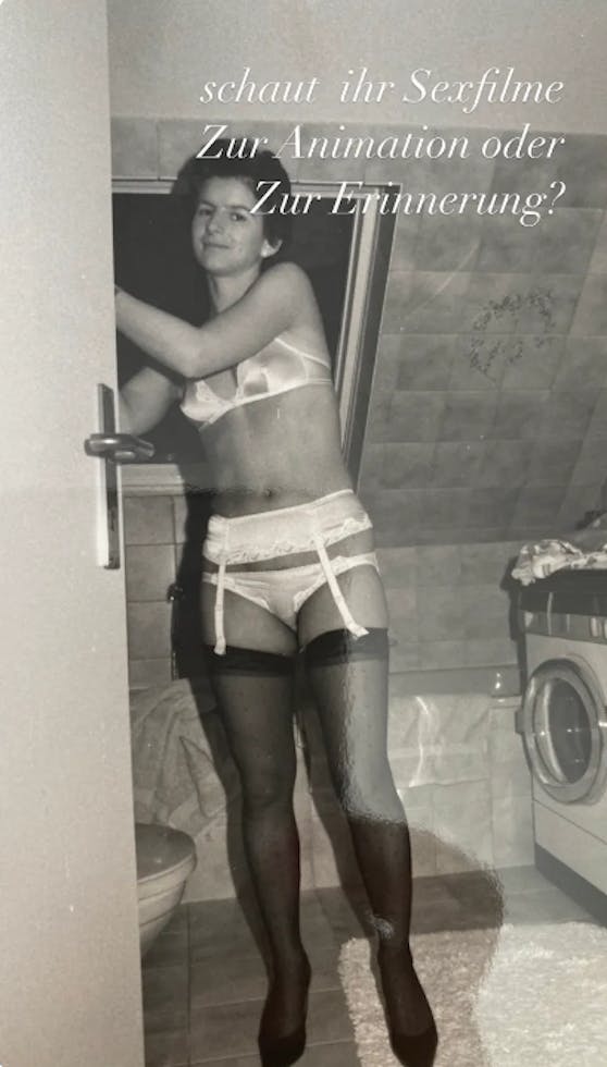Claudia Obert in Unterwäsche und Strapsen - wann das Foto aufgenommen wurde ist nicht bekannt. 