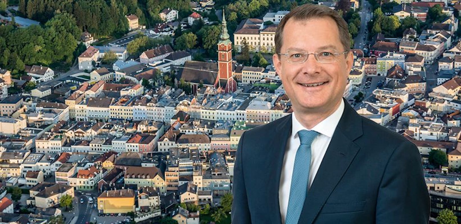 Der Rieder Bürgermeister Bernhard Zwielehner ist stolz auf den neuen Rieder Physik-Nobelpreisträger.