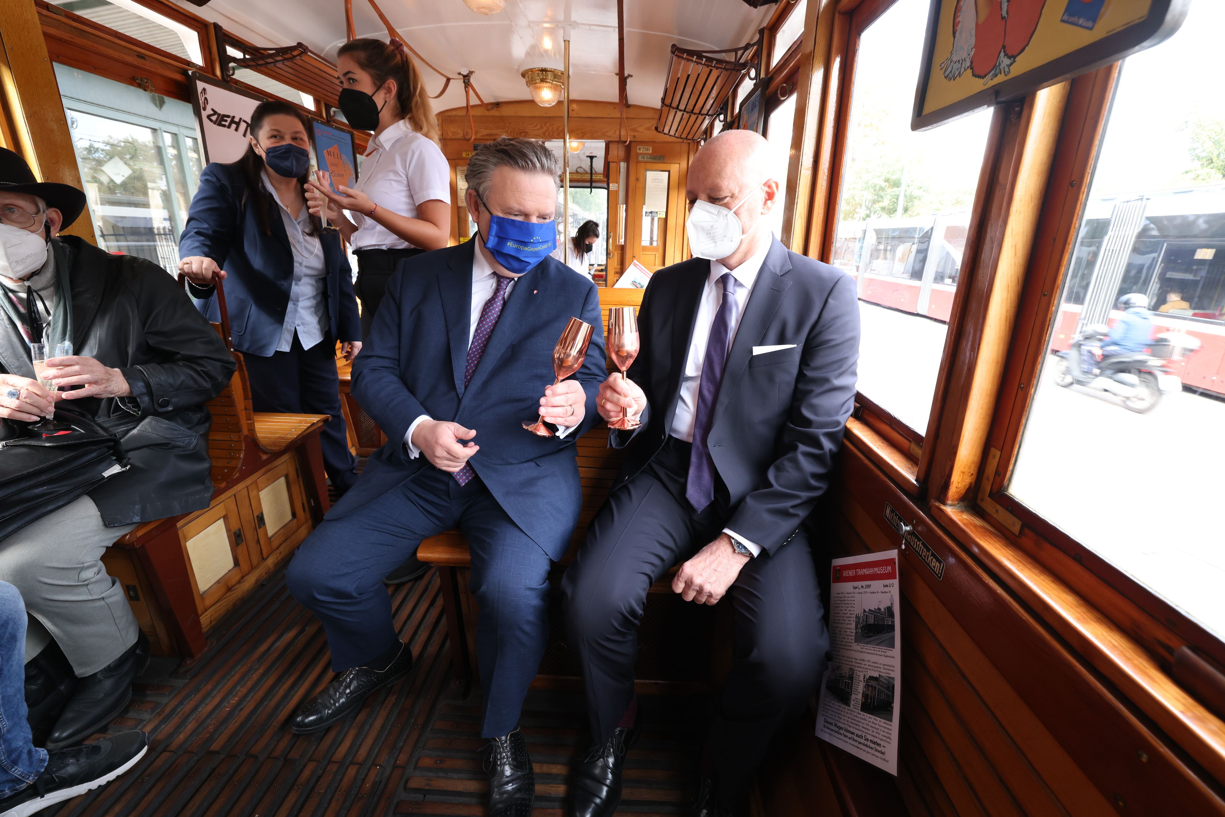 Deutscher Botschafter holte Bürgermeister Ludwig (l.) mit der Bim ab.