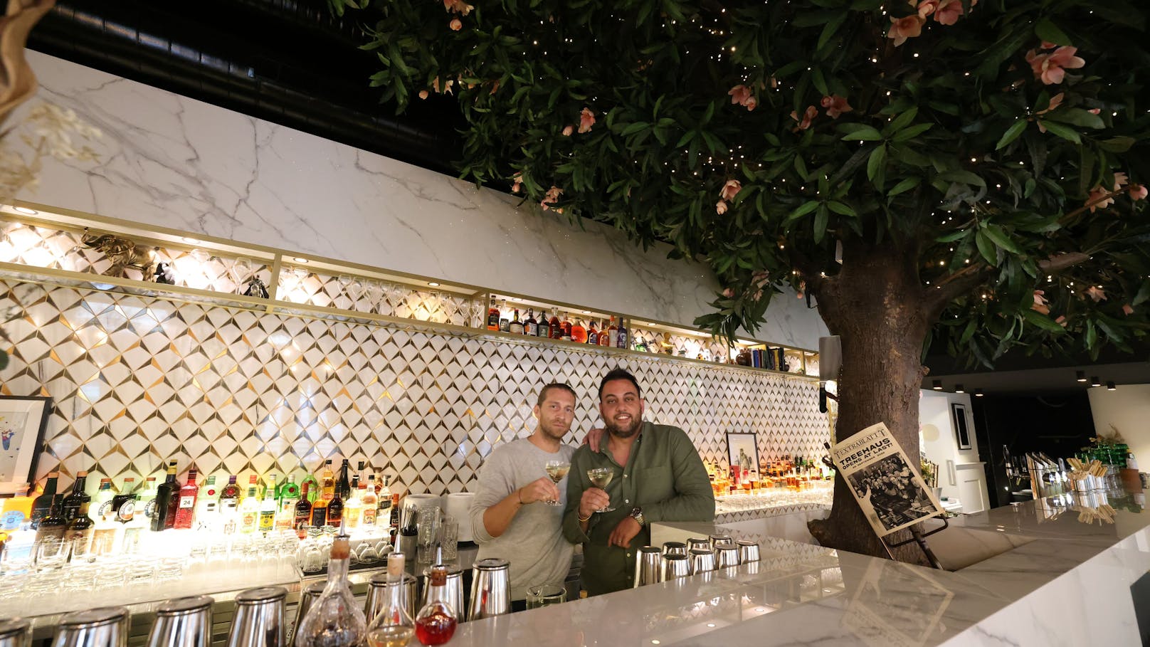 Diese Bar pflanzt nicht die Gäste, sondern Bäume