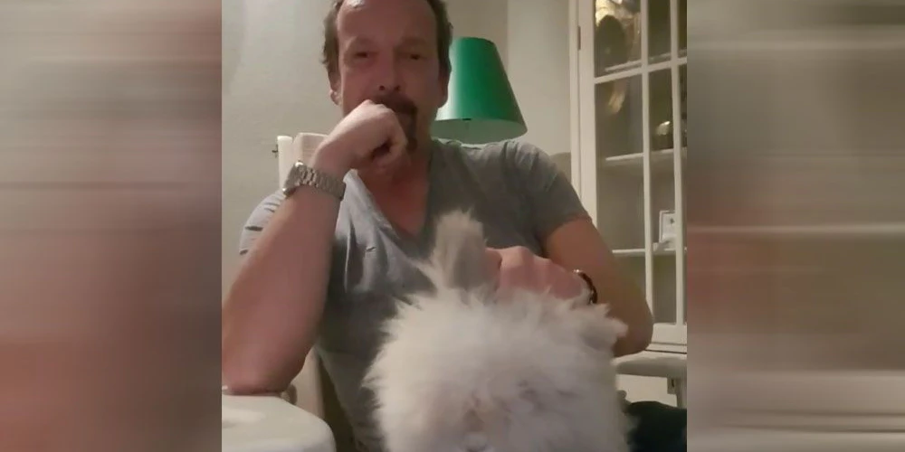 Robert Kratky und sein Hase Puschel.