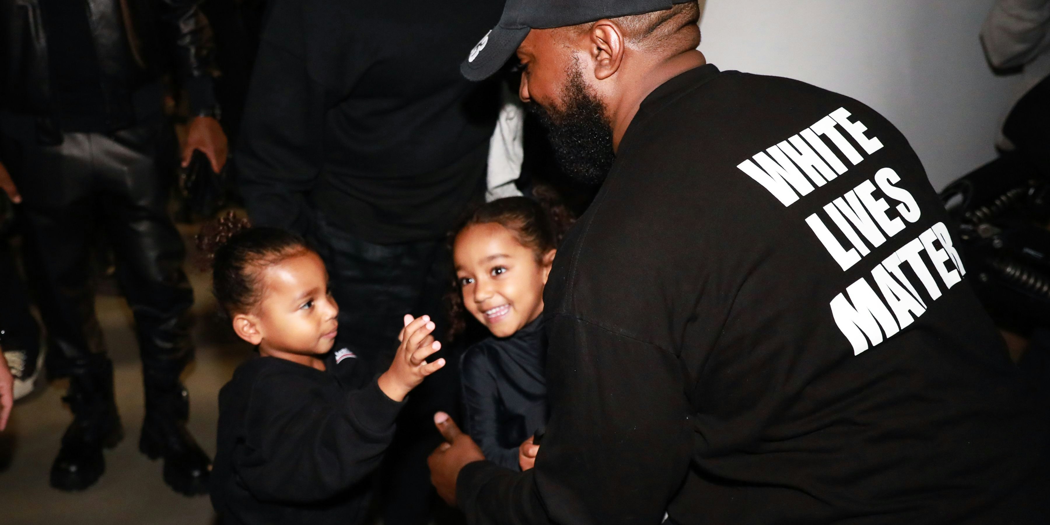 Mit diesem T-Shirt sorgte Kanye West für Aufsehen.