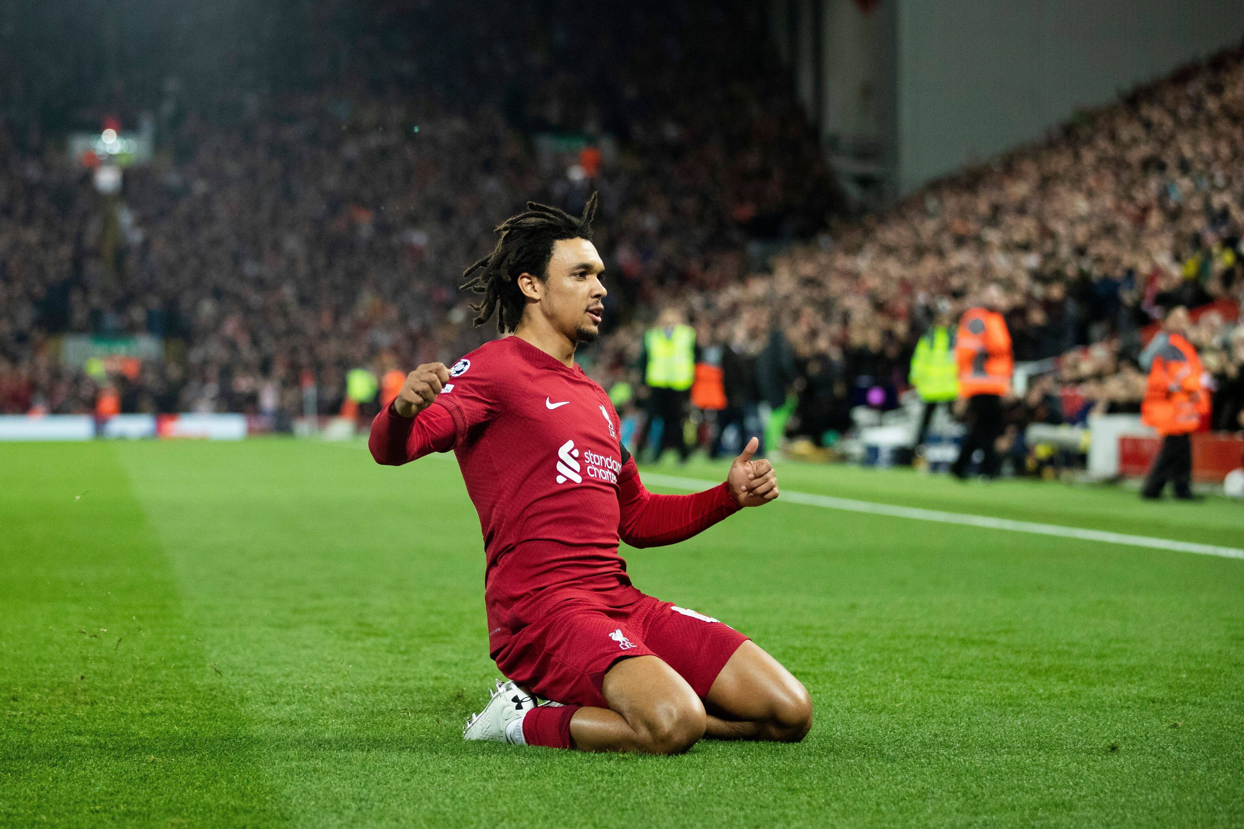 Trent Alexander-Arnold trifft für Liverpool.