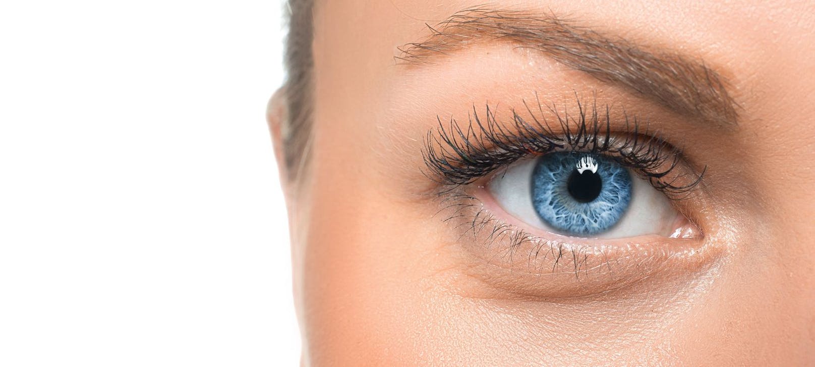 Blaue Augen sind ein rezessives Gen, was bedeutet, dass man zwei von ihnen haben muss, damit die Farbe sichtbar wird.