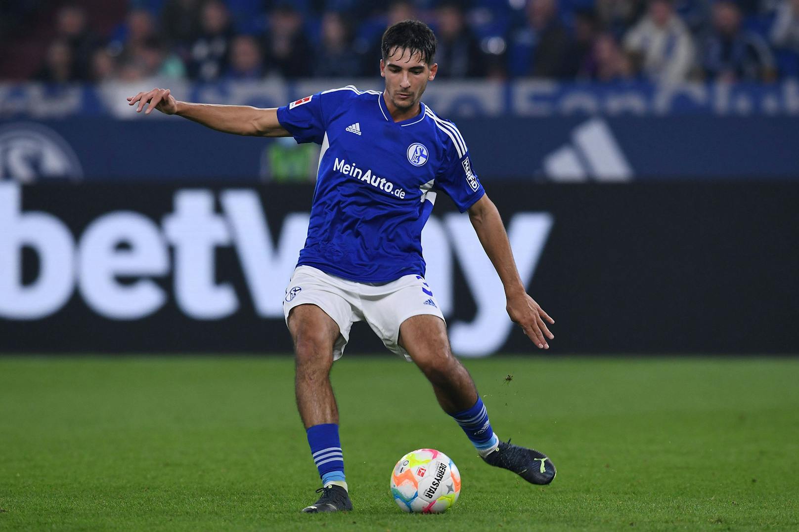 Leo Greiml könnte von den Verletzungssorgen bei Schalke profitieren. 