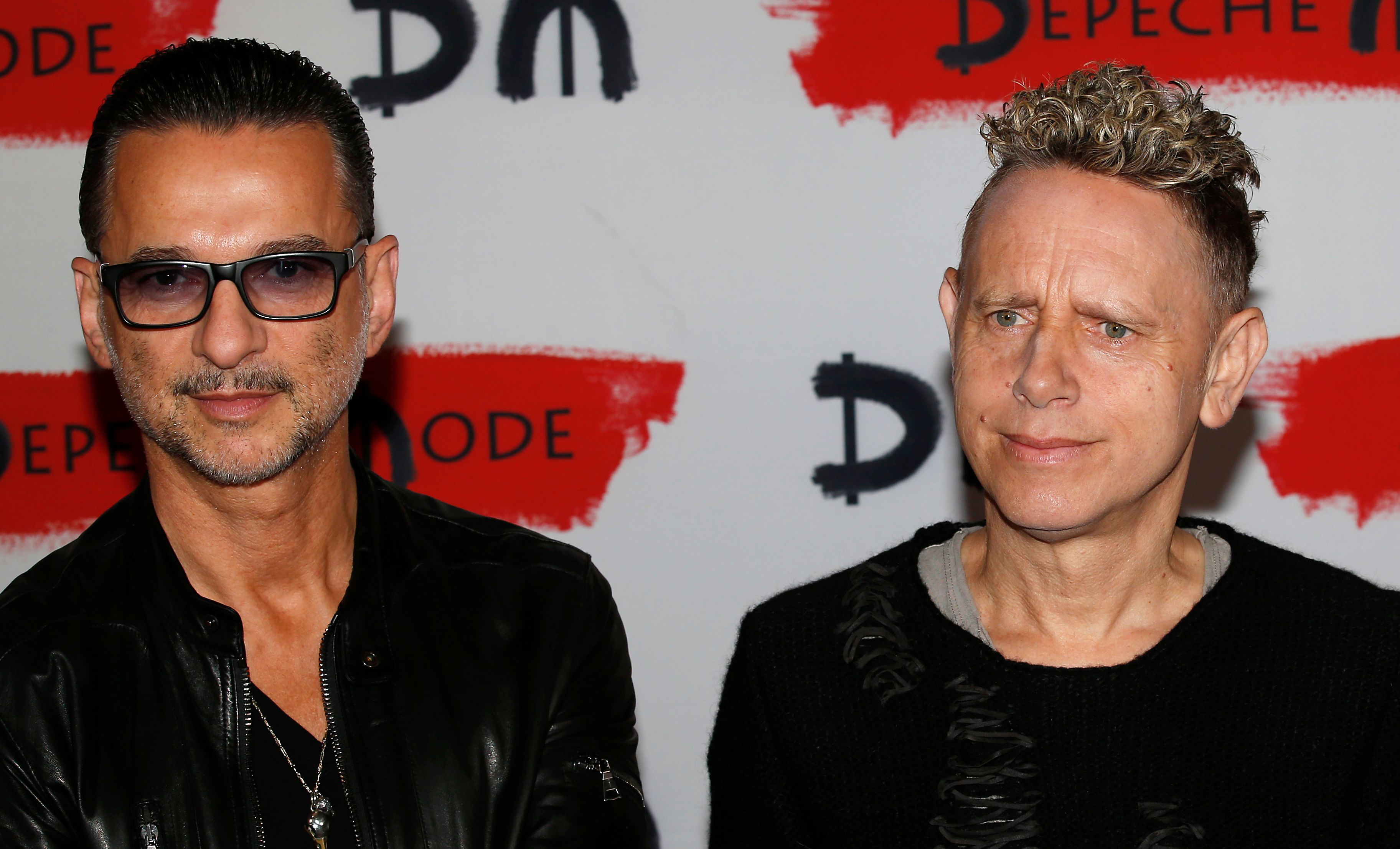 Download von www.picturedesk.com am 04.10.2022 (11:05).  Dave Gahan, left, and Martin Gore, of the British band Depeche Mode, pose for photographers during a photocall prior to the start of a press conference to promote their upcoming tour and new album in Milan, Italy, Tuesday, Oct. 11, 2016. (AP Photo/Antonio Calanni) - 20161011_PD2143 - Rechteinfo: Rights Managed (RM)