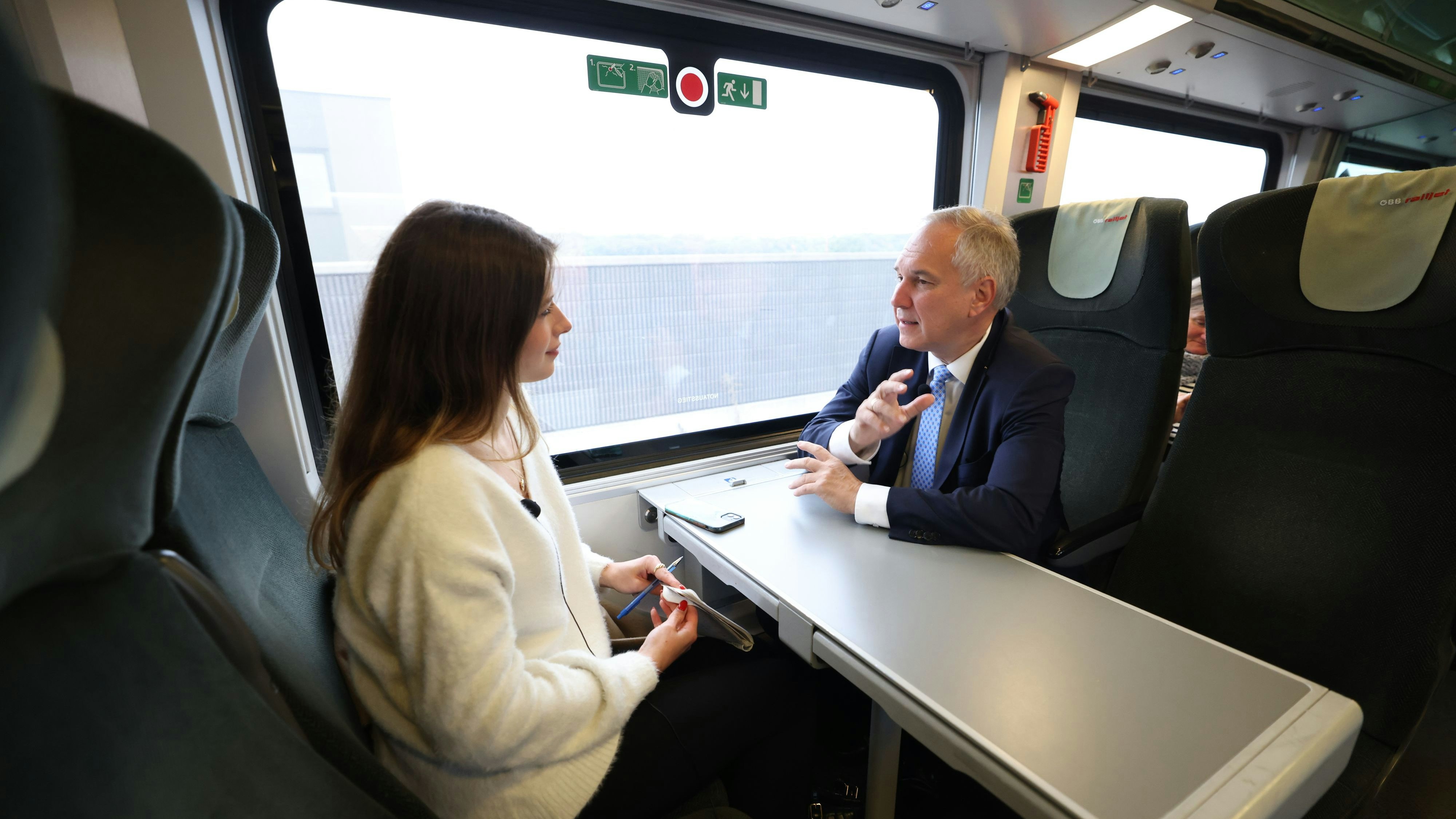Als Bundespräsident würde Rosenkranz alle Gespräche mit Ministern öffentlich machen.