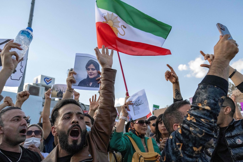 Zuletzt ging man in vielen Städten auf die Straße um gegen das iranische Regime zu demonstrieren, hier etwa in Istanbul.
