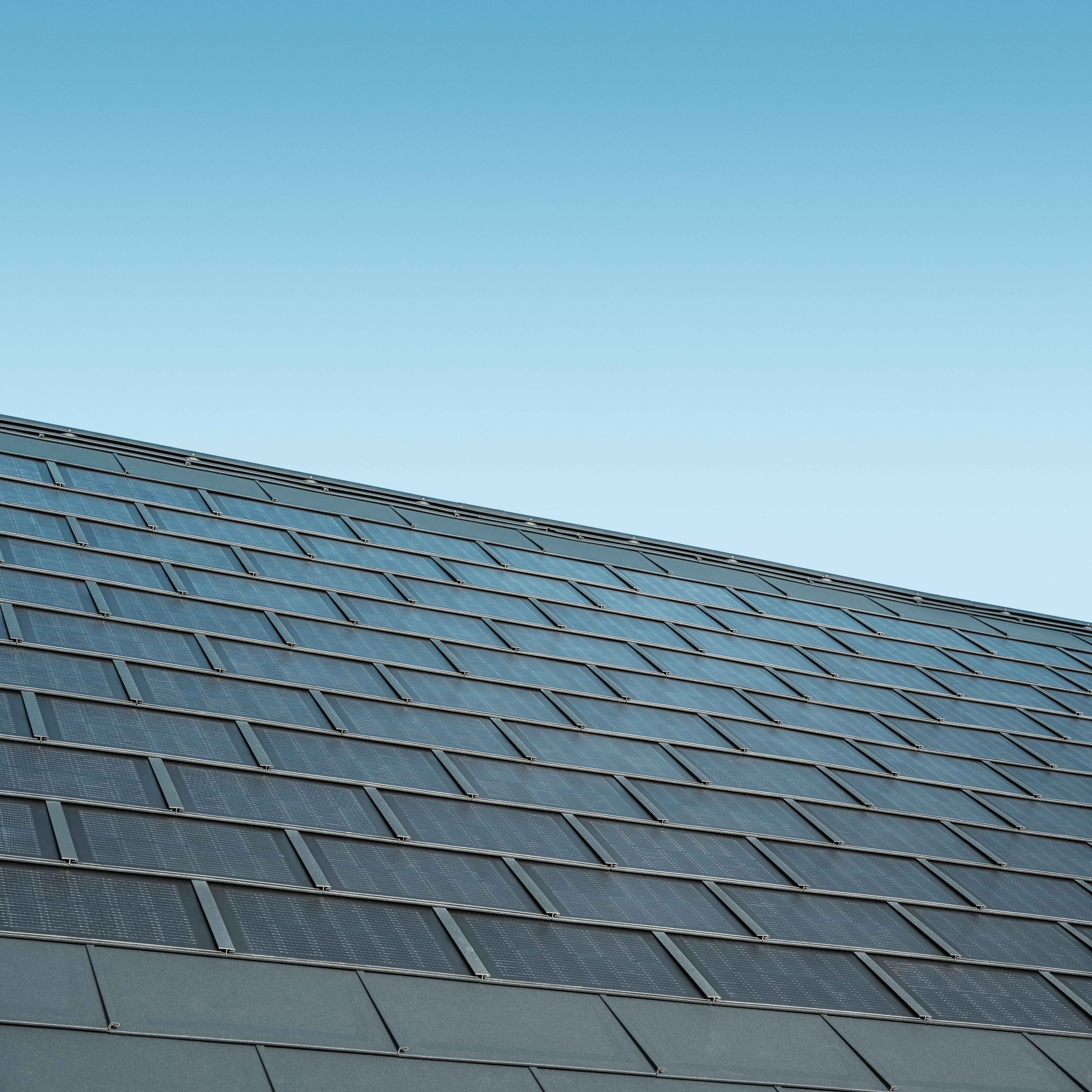 Und so sieht's aus: Die Solar-Elemente sind ein Teil vom Aludach.