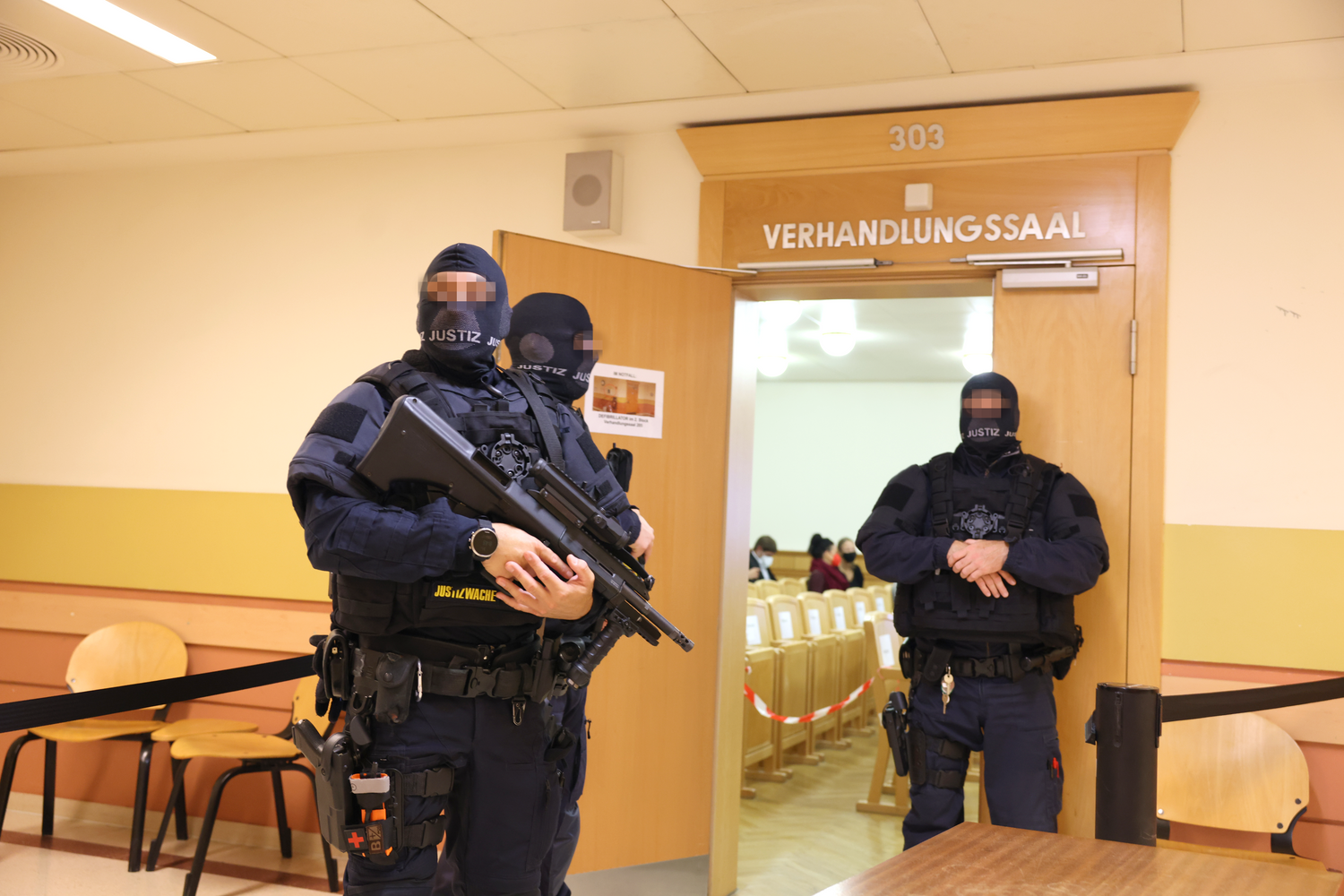 Schwerbewaffnete sicherten den Saal am Wiener Landesgericht (Symbolbild)