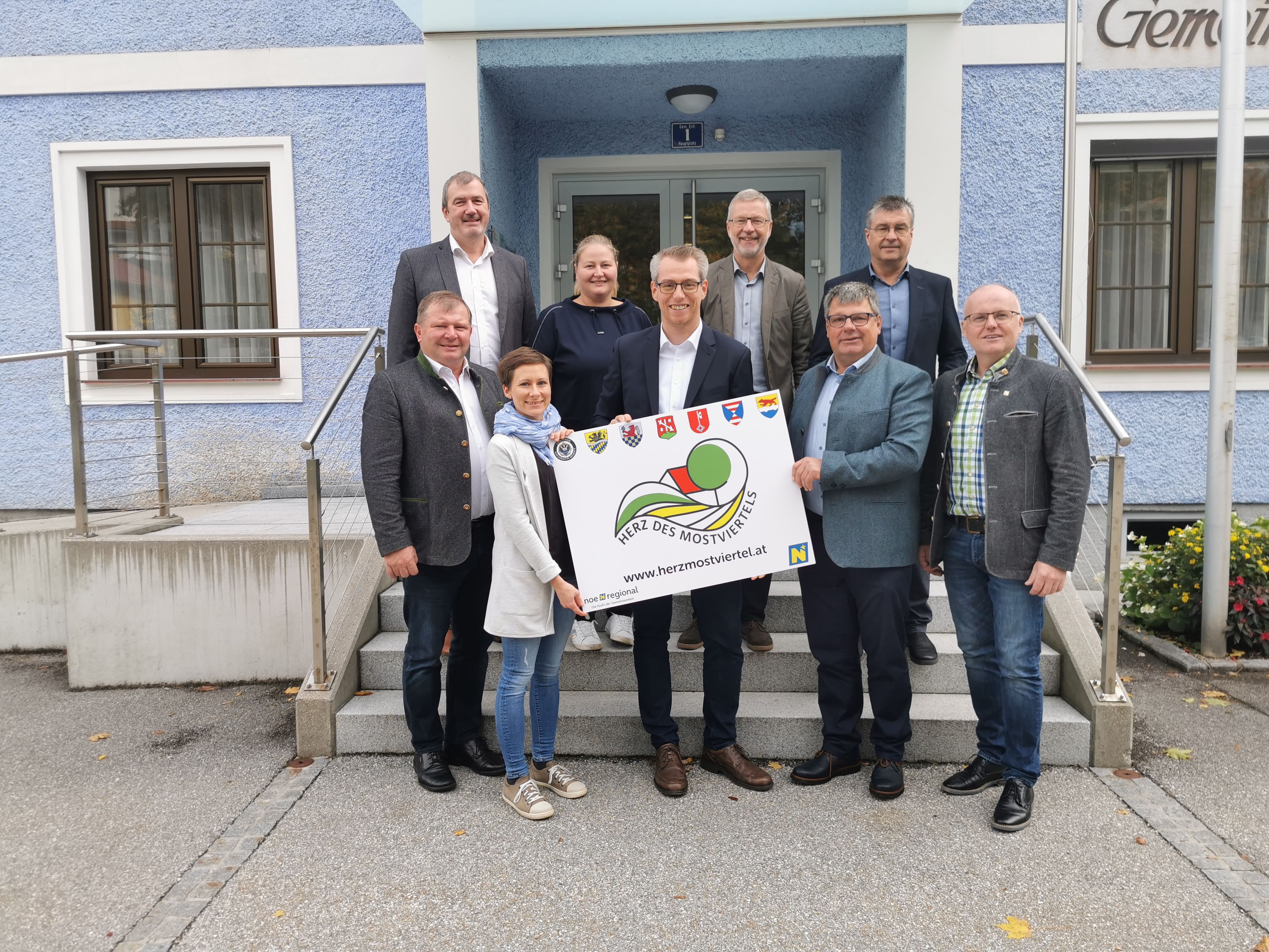 (v.l.n.r.) Bgm. Josef Unterberger (Wolfsbach), Bgm. Martin Schlöglhofer (Aschbach-Markt), Sarah Kühr (NÖ.Regional), Tamara Starzer (Seitenstetten), Kleinregionsobmann Bgm. Johannes Heuras (St. Peter in der Au), Bgm. Friedrich Hinterleitner (Biberbach), Bgm. Erwin Pittersberger (Weistrach), Bgm. Josef Forster (Ertl), Bgm. Johann Spreitzer (Seitenstetten).