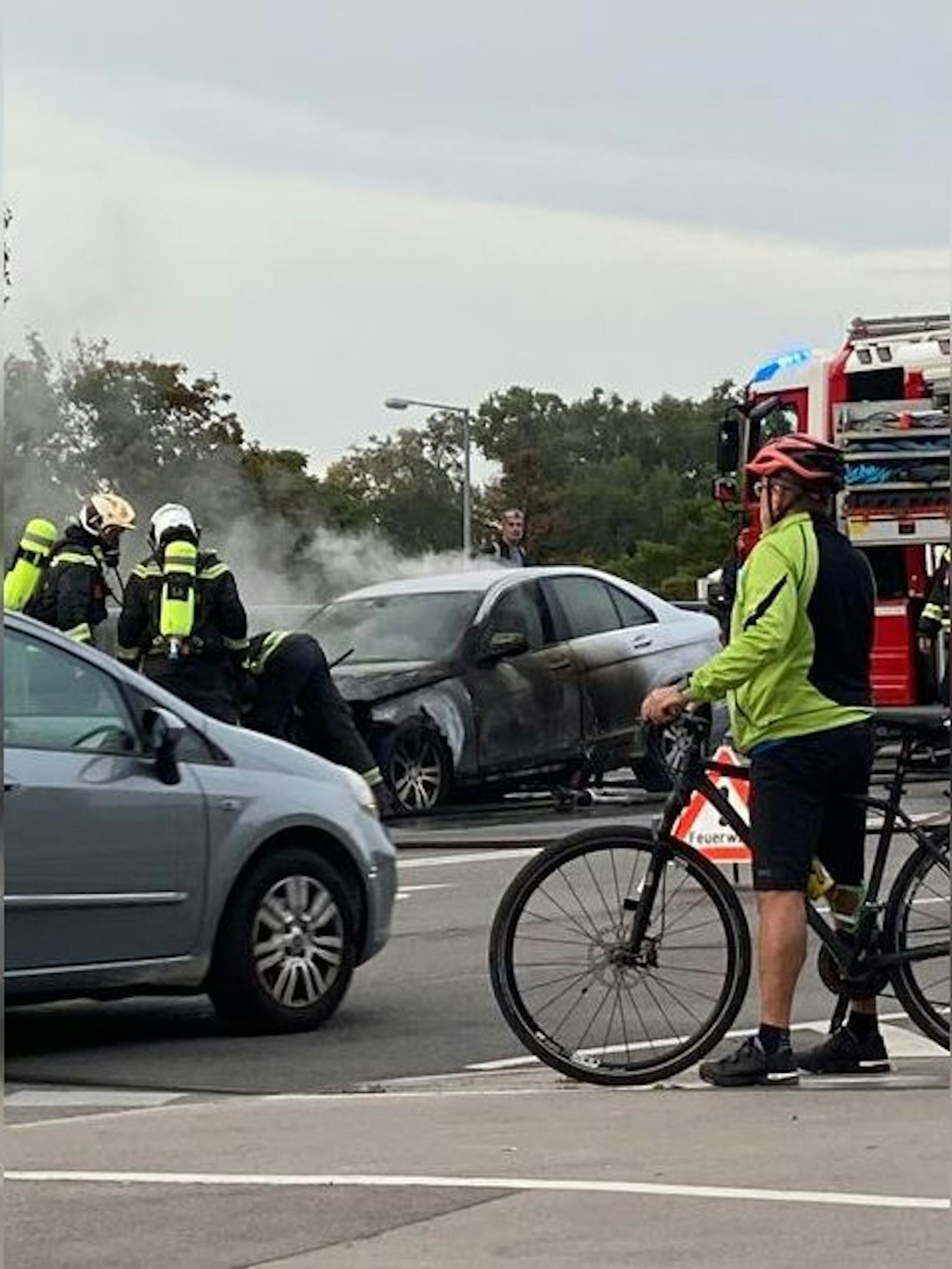 Der Verkehr kommt indes nur langsam voran.