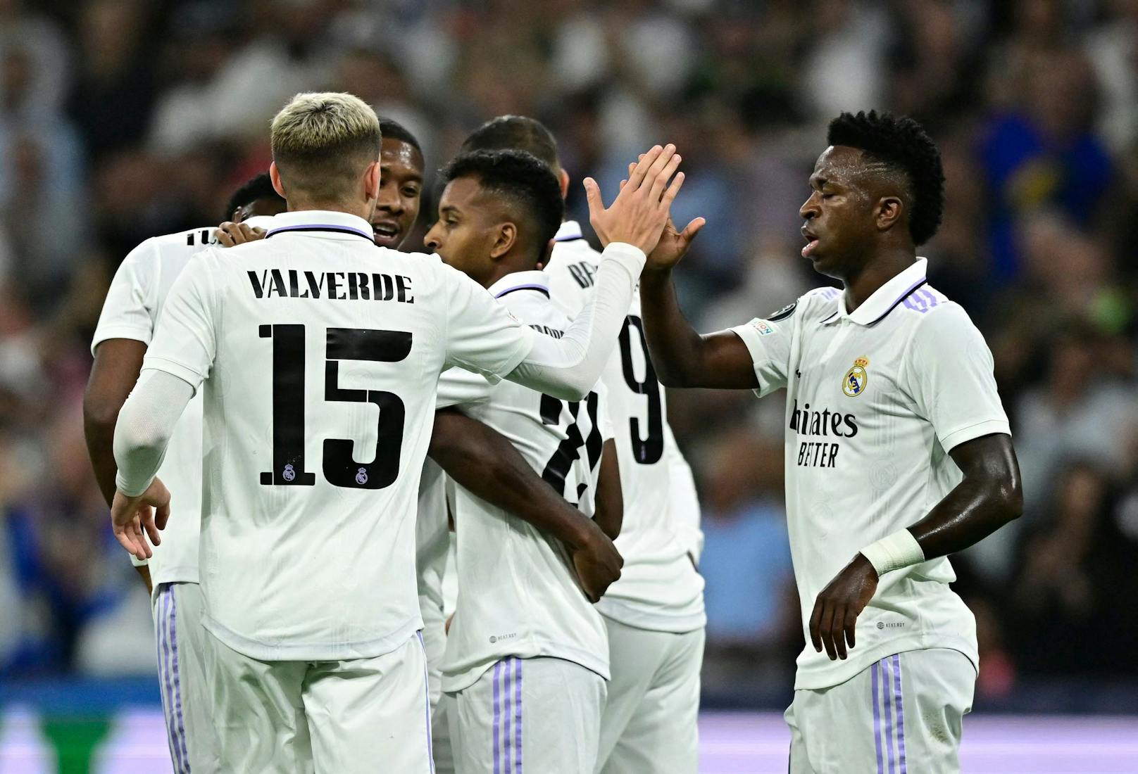 Real Madrid feiert den Heimerfolg gegen Shakhtar Donazk. 