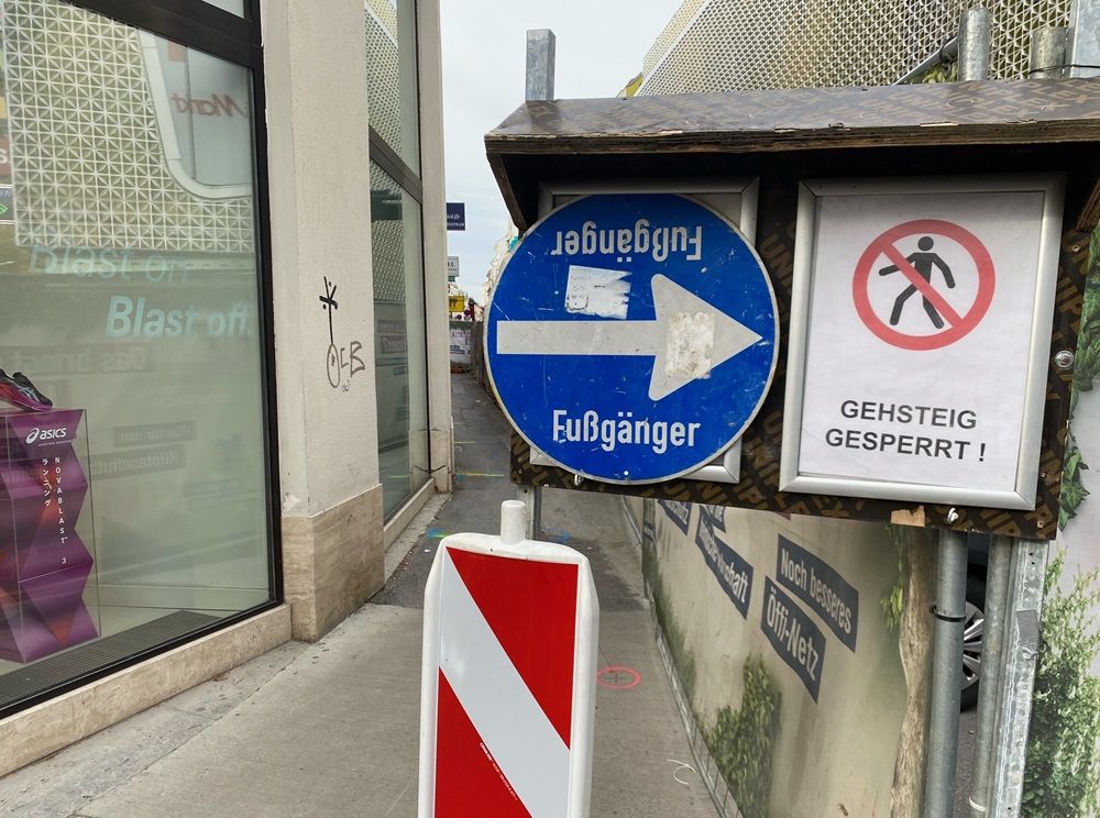 Der Zugang zum Sushi-Restaurant soll laut diesem Aushang gar nicht erst genommen werden.