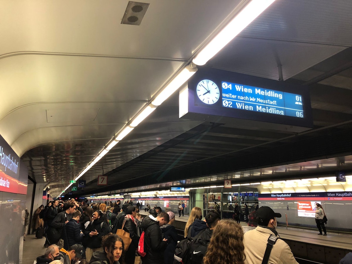S-Bahn-Chaos in Wien bis 12 Uhr, auch U-Bahn fährt nicht