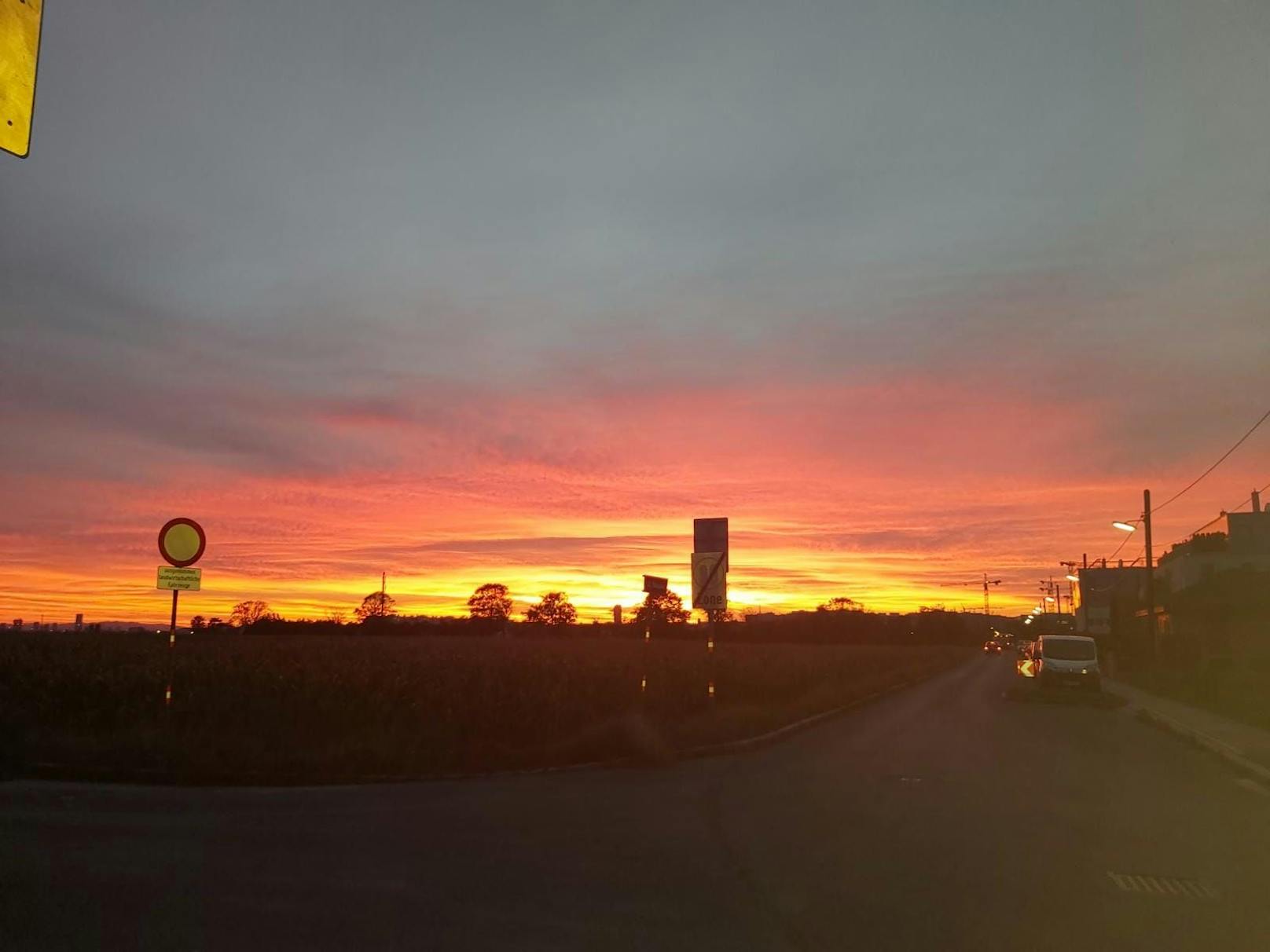 In der Wiener Donaustadt sah der Sonnenuntergang auch sehr spektakulär aus.