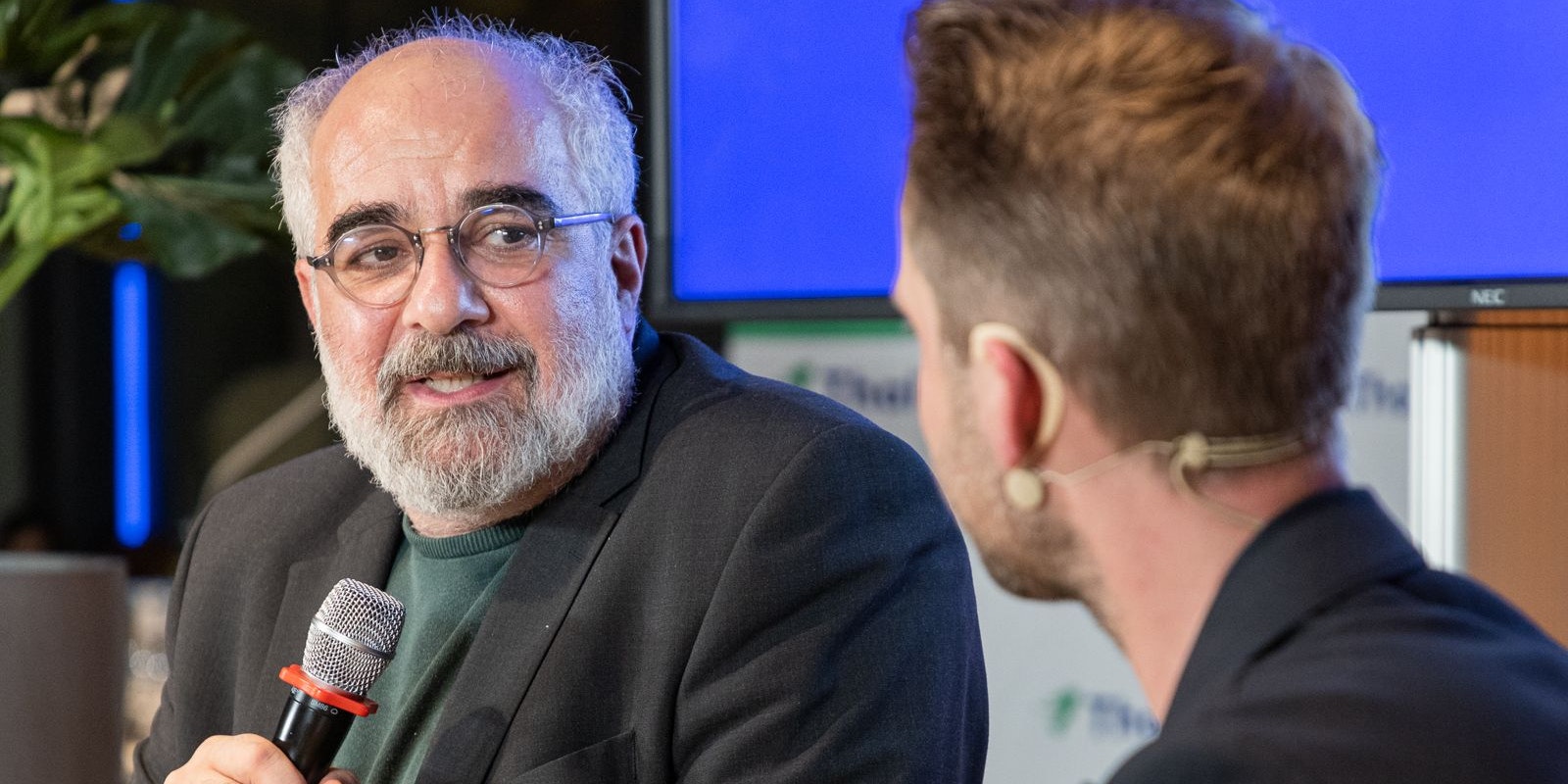 "Geistige Nahrung": Für Michael Niavarani ist Lesen ein Pflichtprogramm