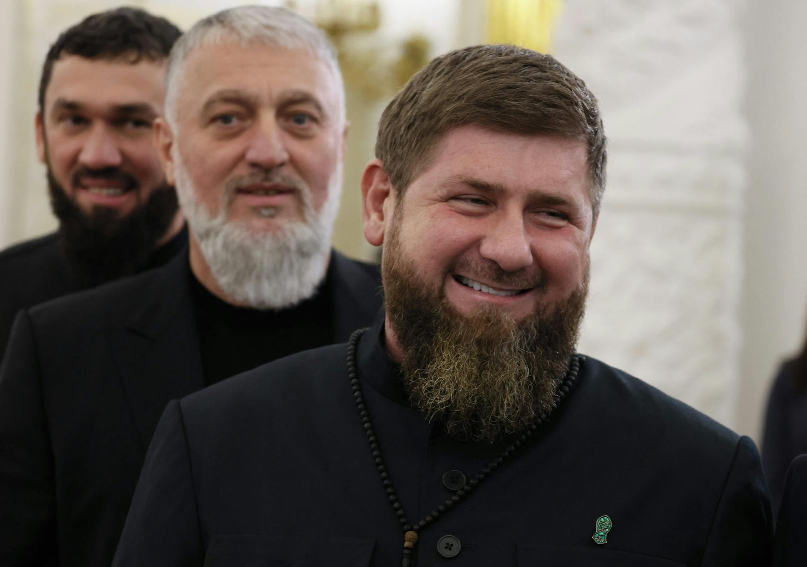 Der berüchtigte Ramsan Kadyrow dankt Putin für die Beförderung zum Oberbefehlshaber.
