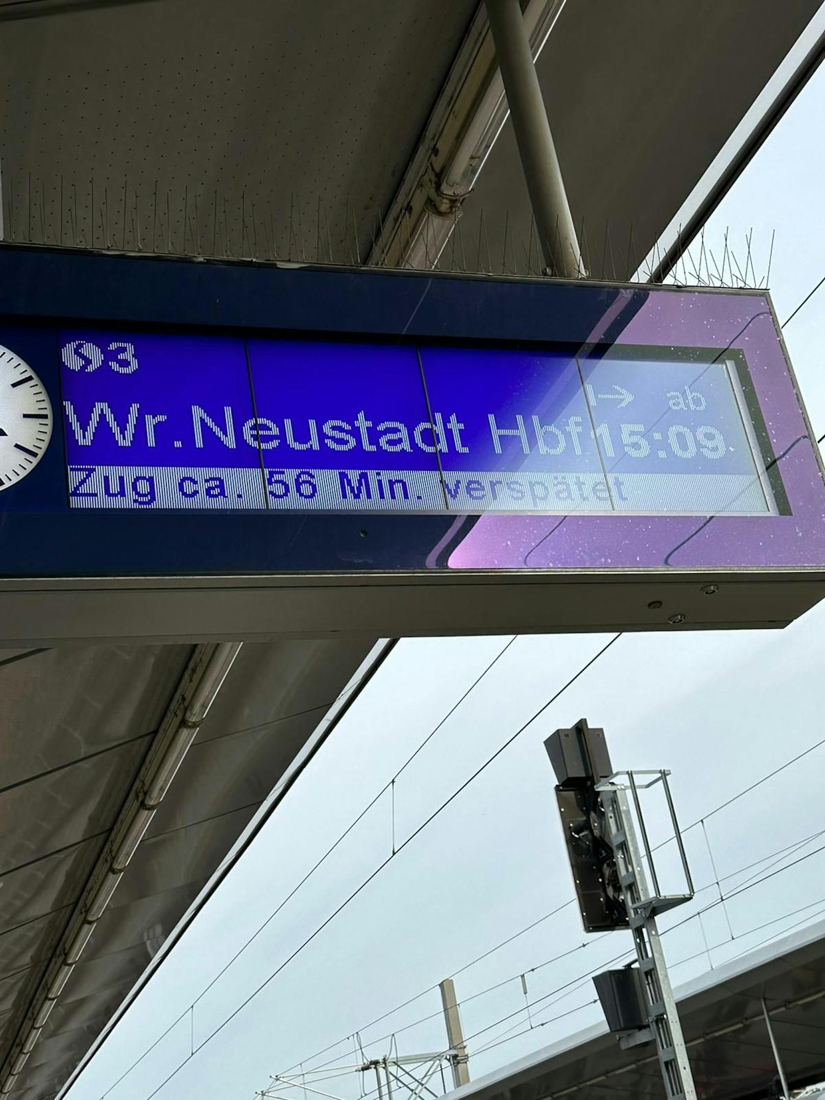 Schon am Mittwoch wartete ein "Heute"-Leser über eine Stunde auf seinen ÖBB-Zug.