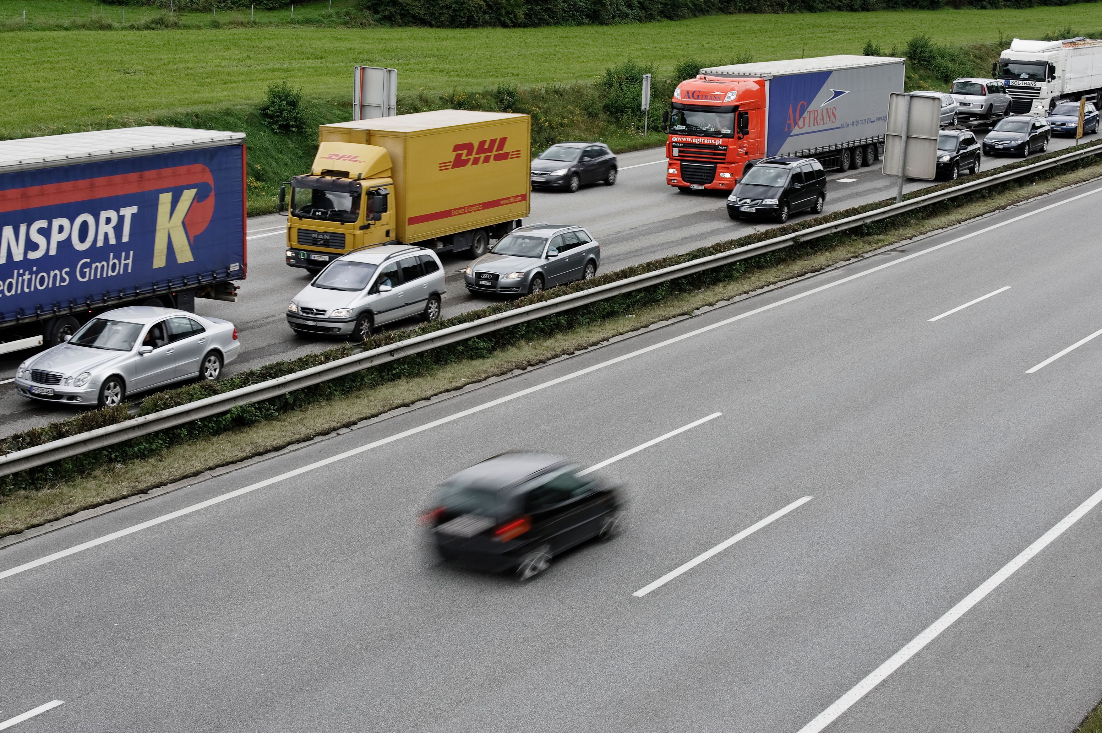 Eine 17-Jährige trat das Gaspedal durch – das kommt nun auch ihre Mutter teuer zu stehen.