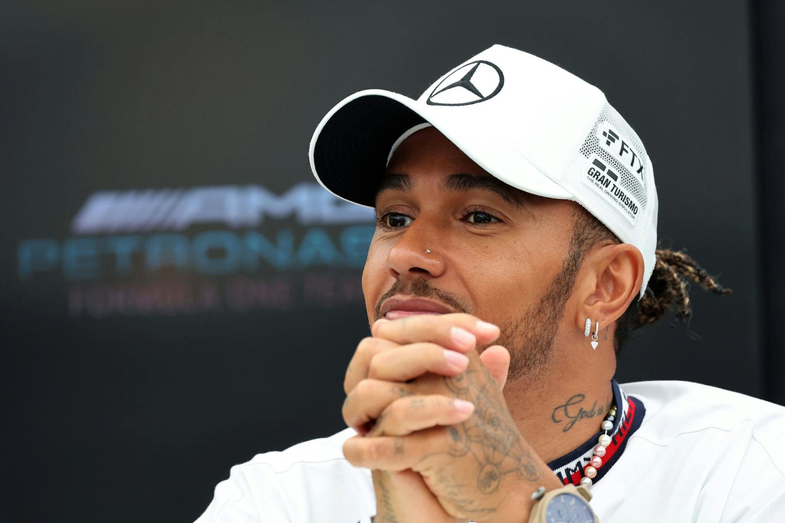 Lewis Hamilton hatte schon 2021 einen Verdacht, dass Red Bull die Budgetregeln gebrochen habe. 