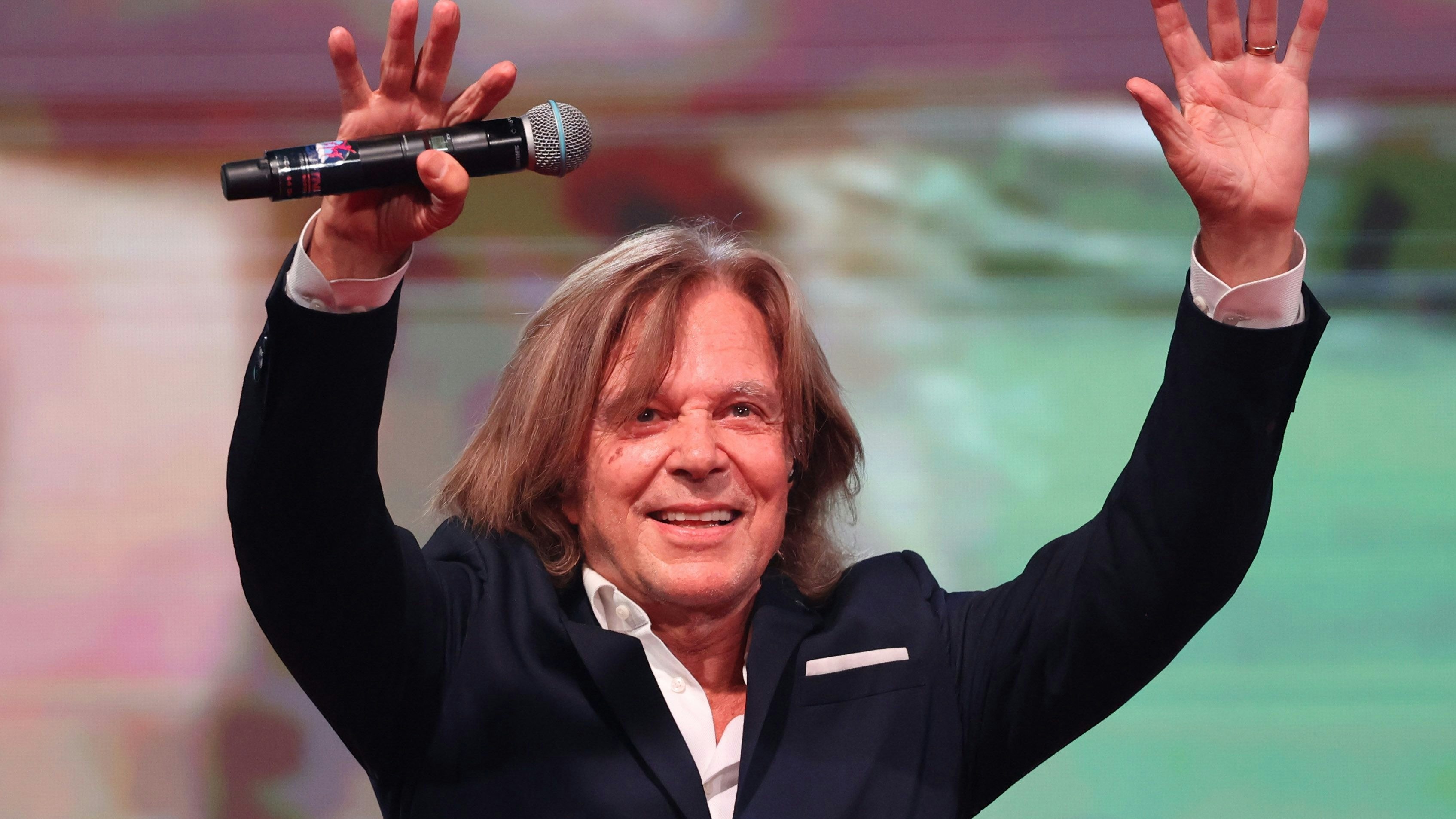 In Ellmau (Tirol) gab Schlagerlegende Jürgen Drews am Donnerstag das letzte Konzert seiner Karriere