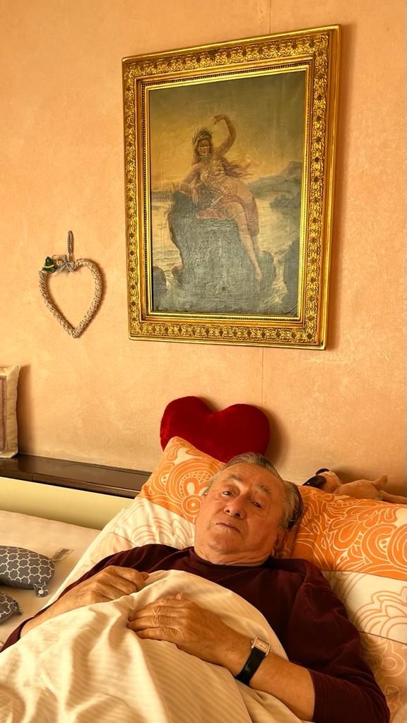 Richard Lugner liegt nun krank in seinem Haus in Wien .