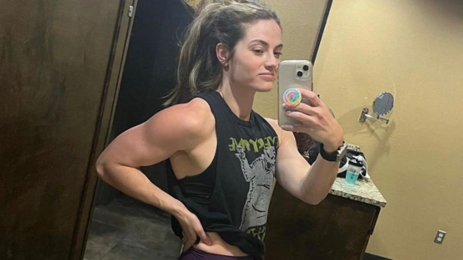 Noch vor wenigen Tagen postete Ex-WWE-Wrestlerin <strong>Sara Lee</strong> dieses Foto vom Workout.