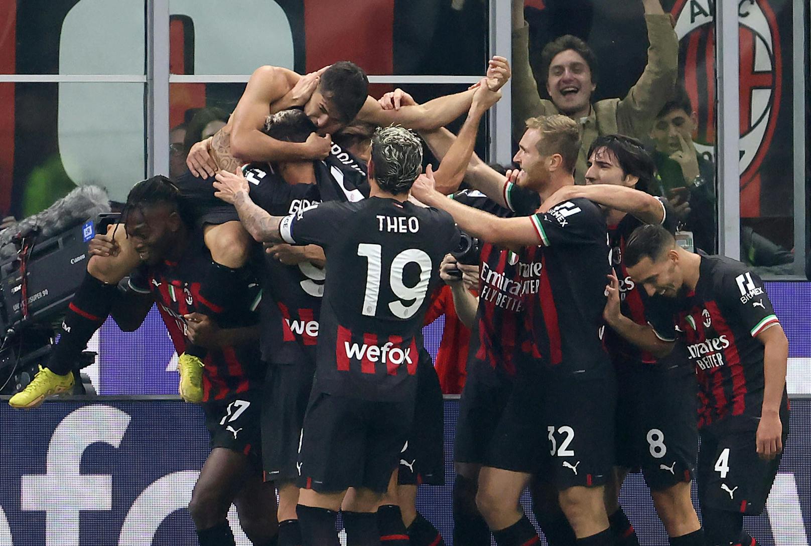 Milan siegt gegen Juventus mit 2:0.