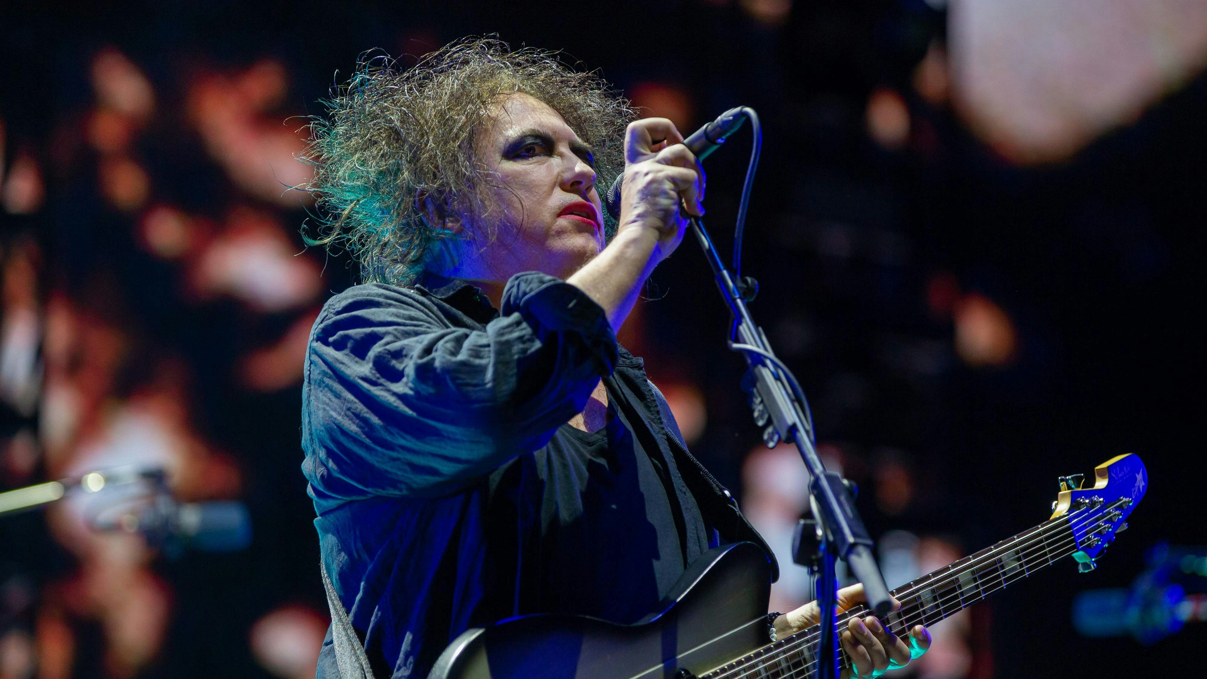 Download von www.picturedesk.com am 08.10.2022 (19:41).  Robert Smith of British rock band The Cure performs at the Austin City Limits (ACL) Music Festival on October 12, 2019 at Zilker Park in Austin, Texas. (Photo by SUZANNE CORDEIRO / AFP) - 20191012_PD13066 - Rechteinfo: Rights Managed (RM) Nur für redaktionelle Nutzung! Werbliche Nutzung erfordert Freigabe: bitte schicken Sie uns eine Anfrage.