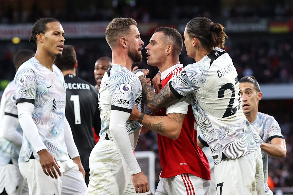 Harter Fight im Liga-Clash zwischen Arsenal und Liverpool.