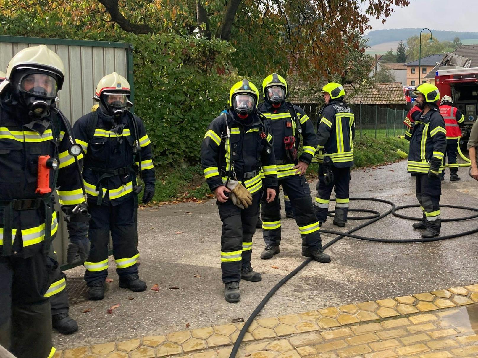 Im Einsatz standen die Feuerwehren Bergau, Göllersdorf, Groß Stelzendorf, Obergrub, Porrau, Untergrub, Viendorf und Wullersdorf.