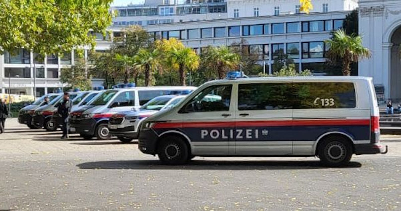 Polizei-Aufgebot vor dem Wiener Derby