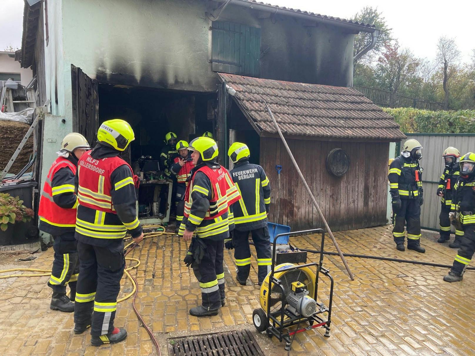 Wirtschaftsküche in Vollbrand – Großeinsatz in NÖ