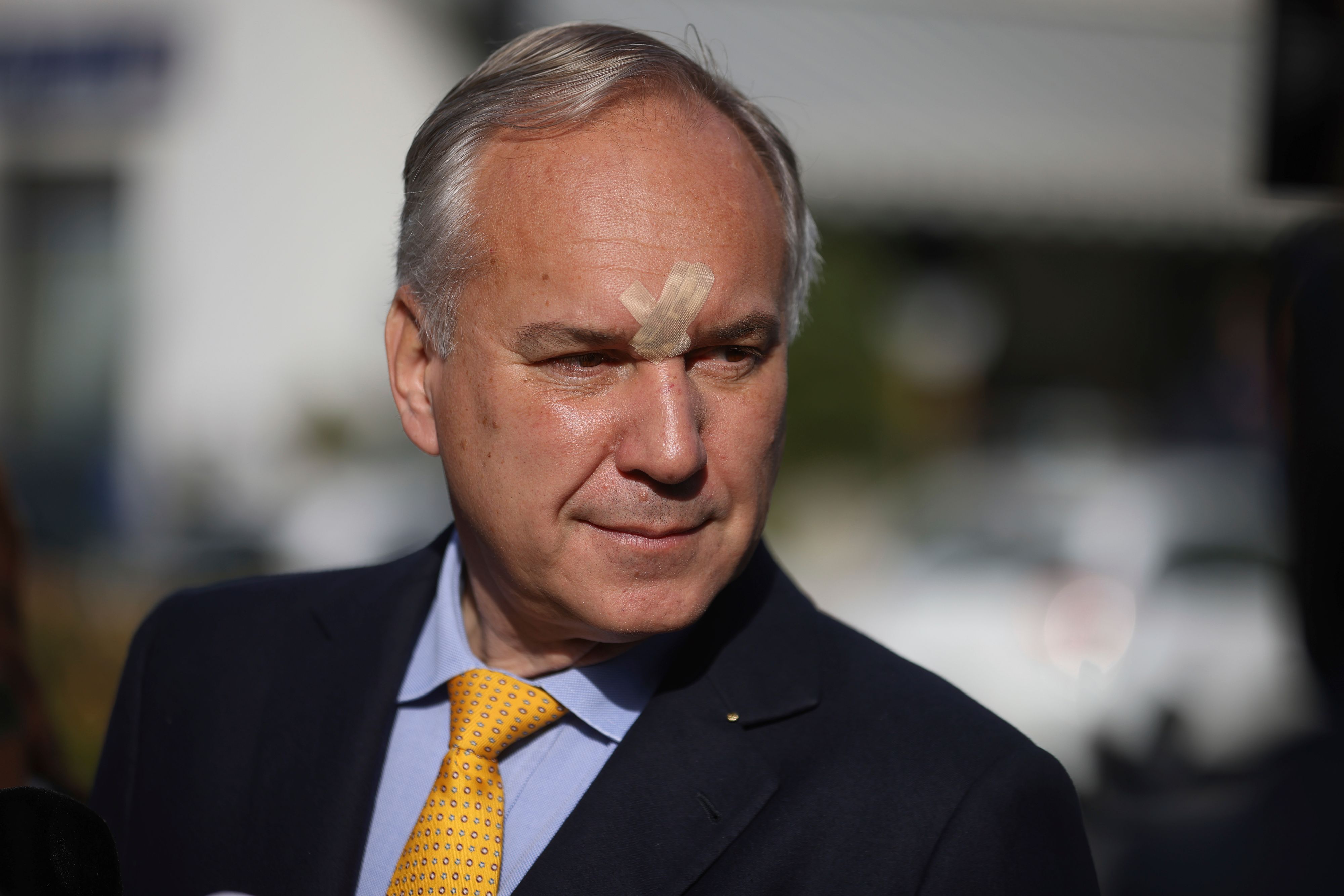 Sein Wahlsonntag hat bereits mit einem Cut begonnen: FPÖ-Kandidat&nbsp;<strong>Walter Rosenkranz</strong>