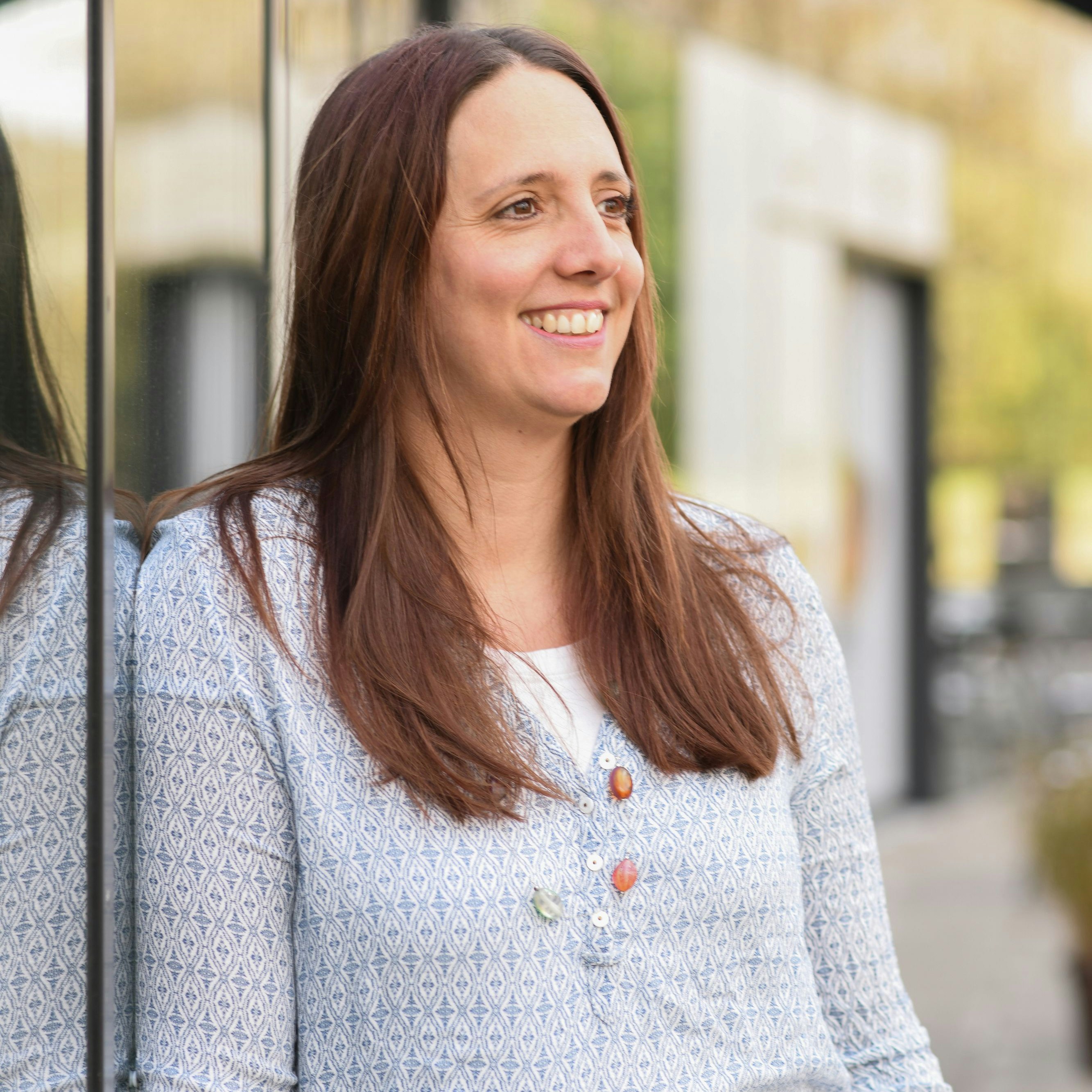 Intensivmedizinerin Eva Potura gründete den Verein, der Hilfsangebote kostenfrei und anonym zur Verfügung stellt. "In unserer Ausbildung lernen wir nur, anderen zu helfen. Wir lernen, reinzubeißen, und dass Ärzte übermenschlich sein müssen, Stichwort Götter in Weiß", sagt sie.
