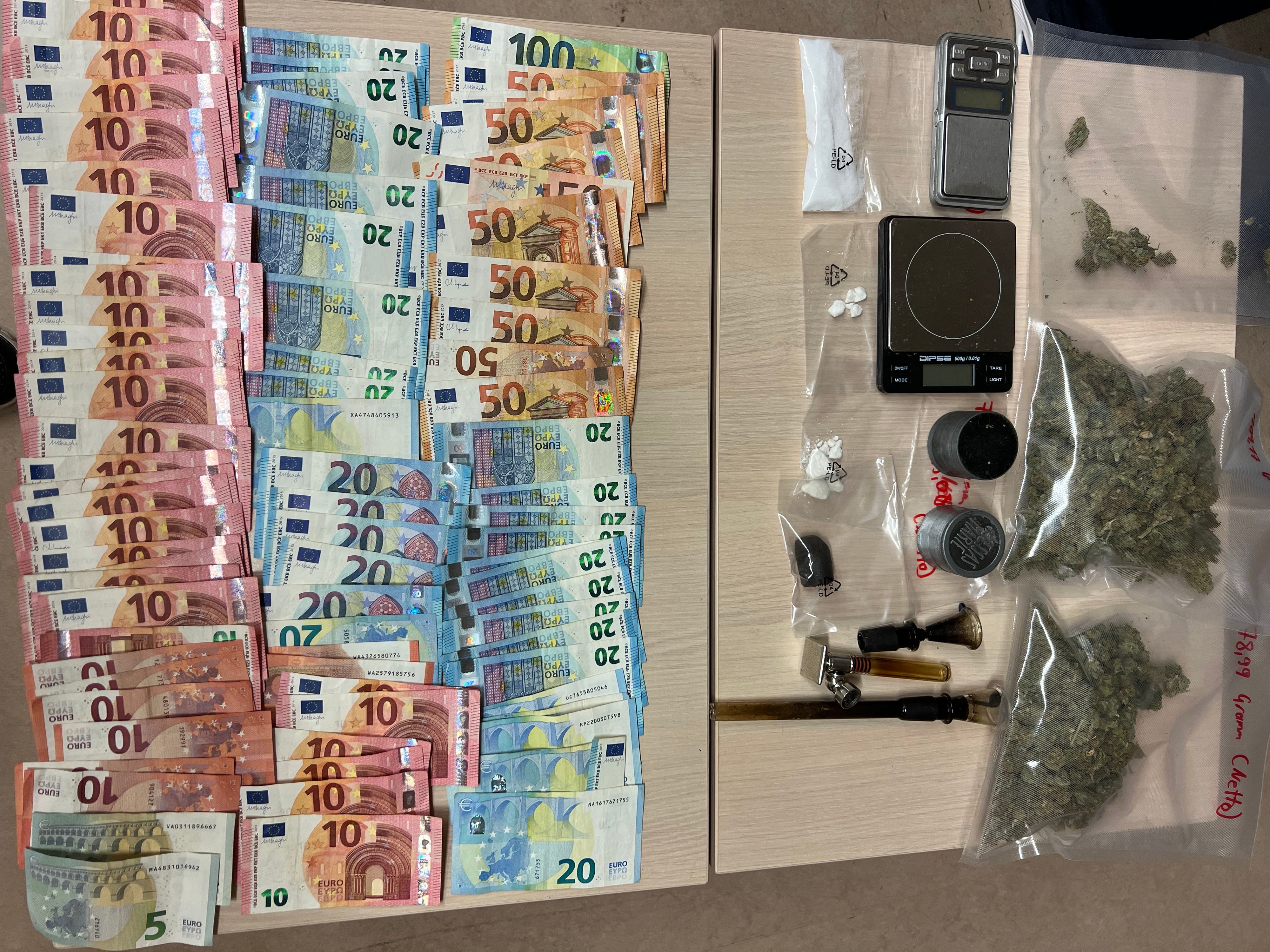 Die Polizei stellte das Suchtgift und mehr als 1.500 Euro sicher.