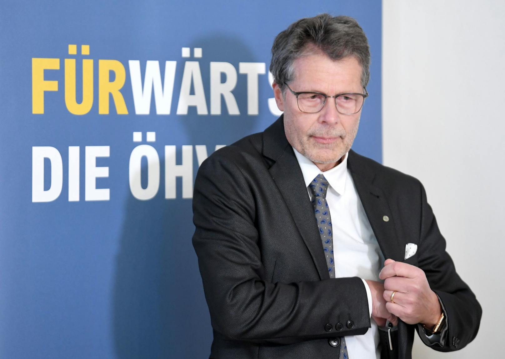 In einer Presseaussendung kritisiert die Österreichische Hoteliervereinigung rund um Präsident Walter Veit die Politik scharf.