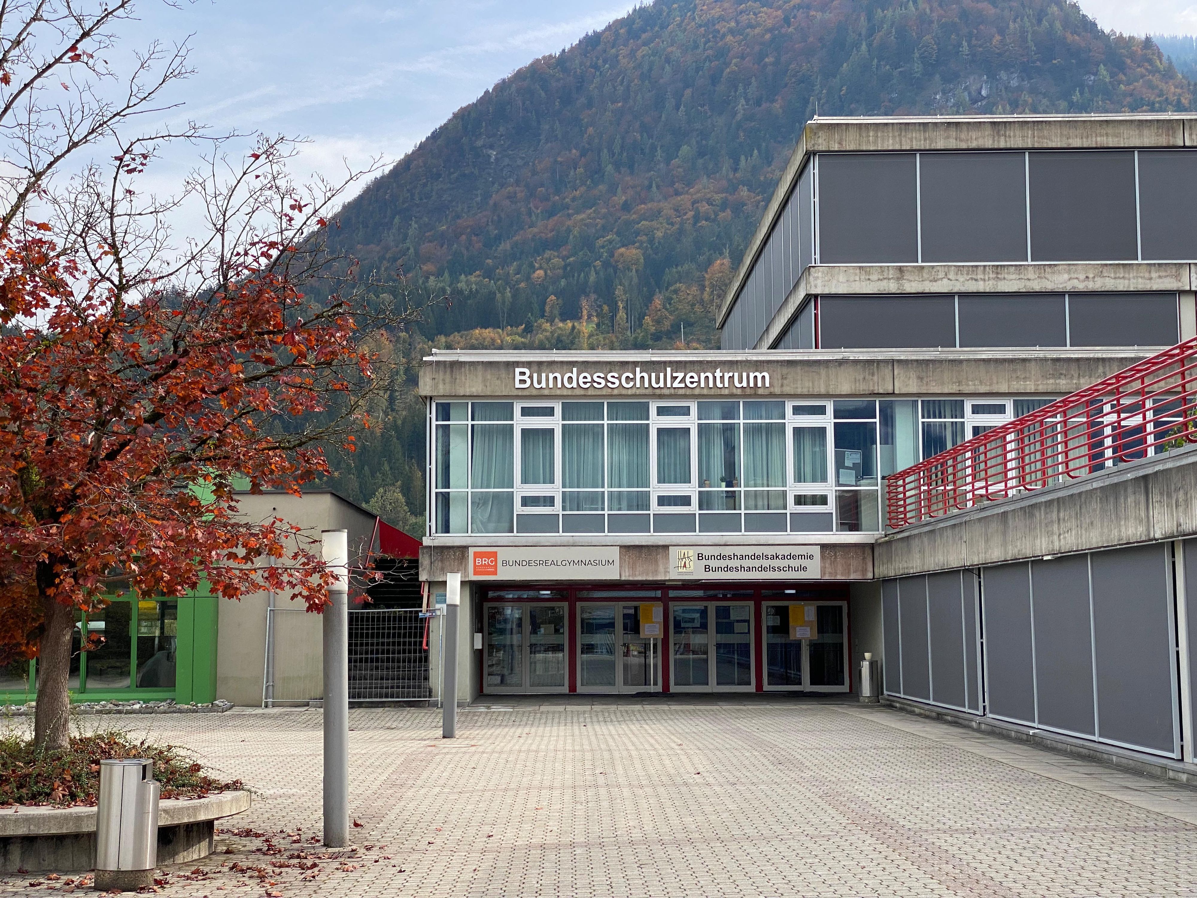 Am Bundesschulzentrum Wörgl kam es am Freitagvormittag zu einem brutalen Übergriff auf einen 15-Jährigen.