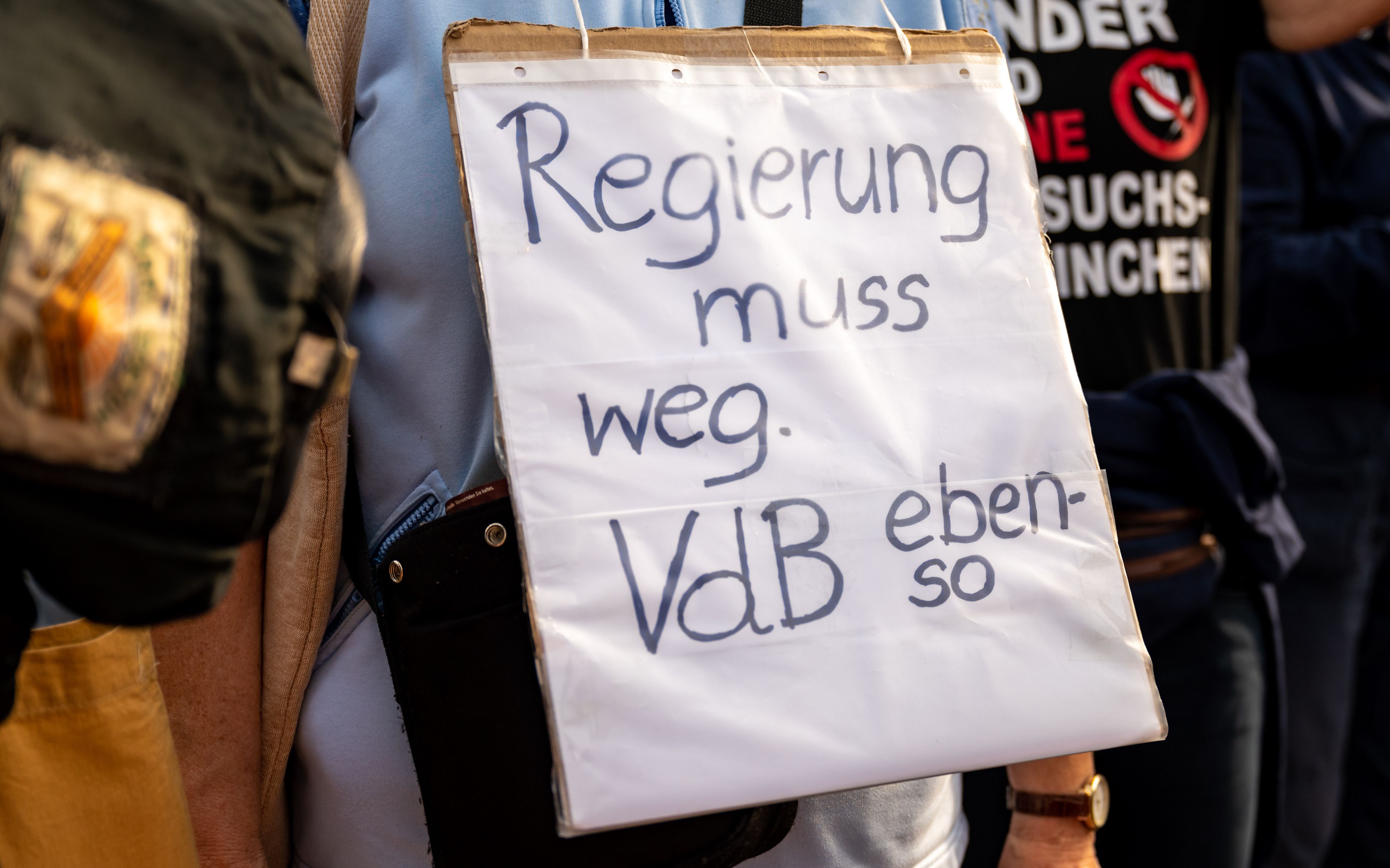 "Regierung muss weg" – das sieht die Mehrheit der Österreicher allerdings anders.